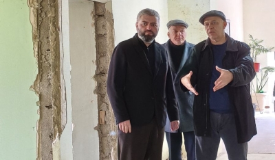 ДЕЛЕГАЦИЯ МИНИСТЕРСТВА ТУРИЗМА ПРОИНСПЕКТИРОВАЛА ХОД РЕМОНТА ПОЛИКЛИНИКИ В ПИЦУНДЕ